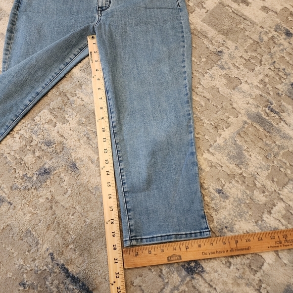 NWT NYDJ Strech Denim Capris. Women's size 10P. Lift and tuck. - Picture 10 of 16